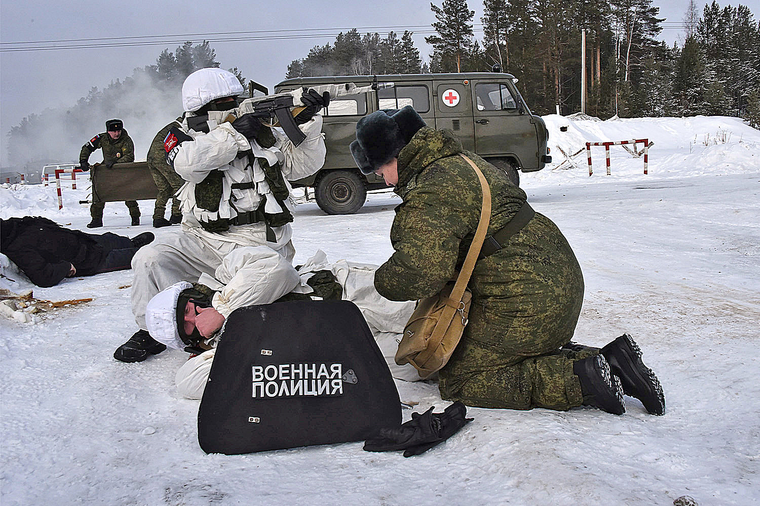 Фоторепортаж: в Екатеринбурге отразили нападение на пост военной полиции -  «Уральский рабочий»